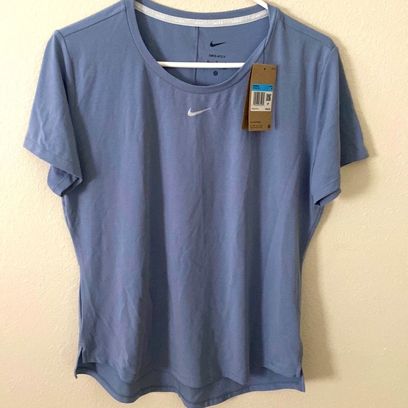 nike top womens sale